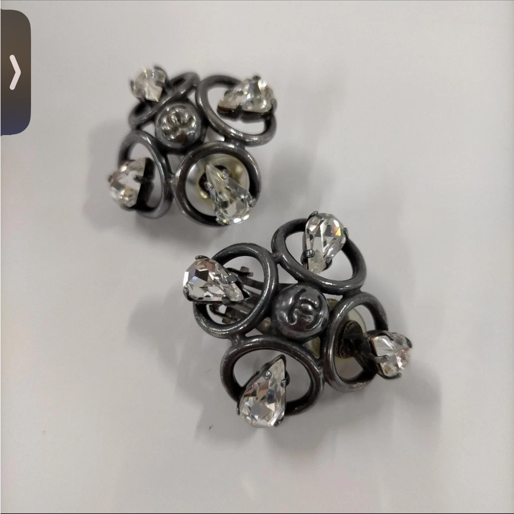 Chanel AUTHENTIC Runway Quatrefoil Clip Earrings,
1996